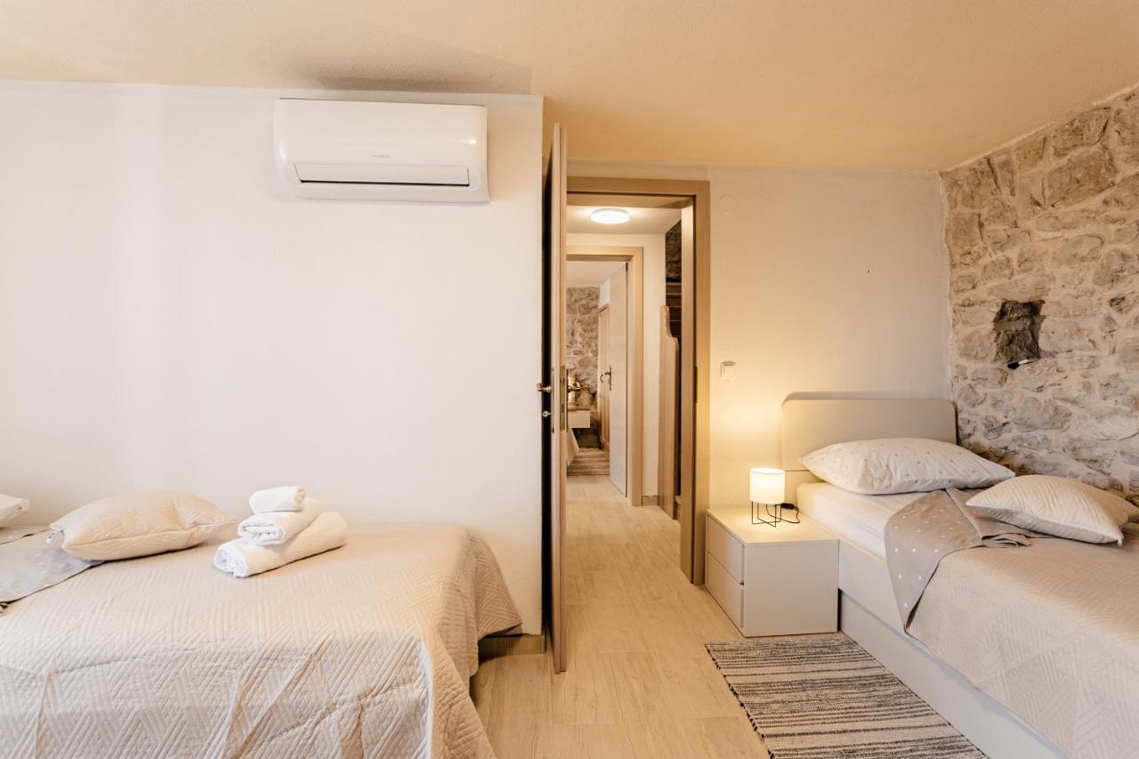 Patakun Holiday Home For 5, With Heated Pool Lecevica Exterior foto